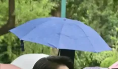 细雨中孙楚泊重回紫竹院公园,携北京民族乐团带来“竹海回响”音乐会 ... ...